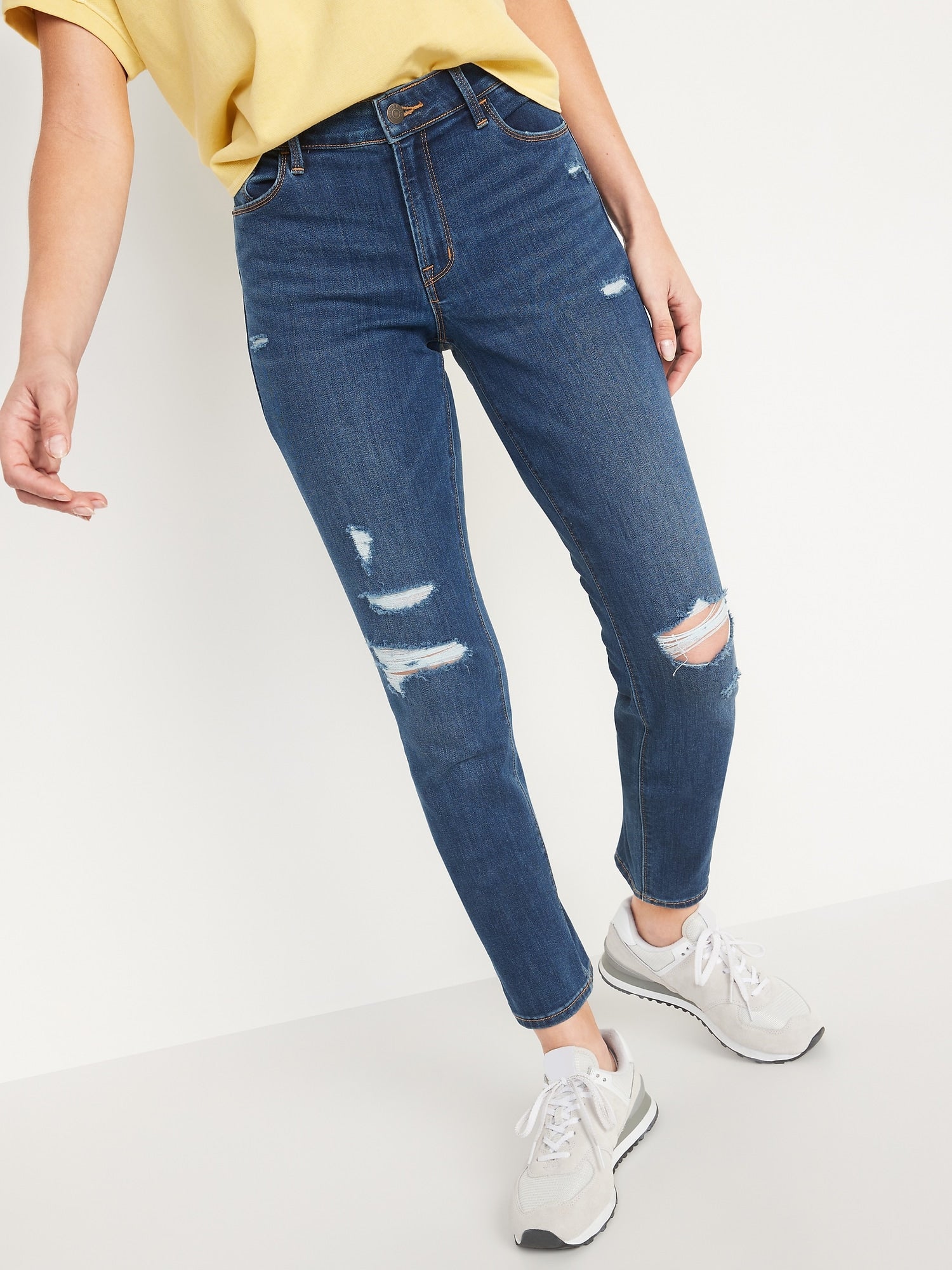 Jeans Rectos Power Slim Distressed de Talle Medio, Mujer